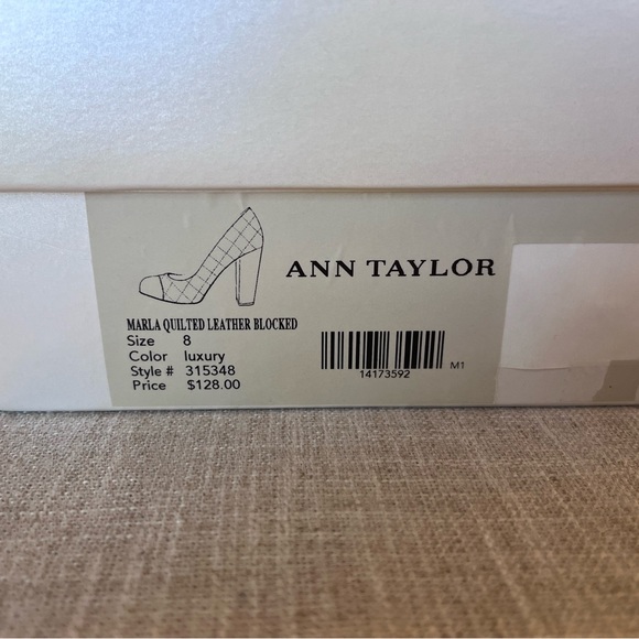 Vintage Ann Taylor tan and black patent leather heels. Size 8. - Picture 5 of 5